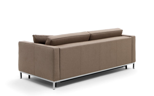 Das Schlafsofa Renè vereint elegantes Design und praktische Funktionalität und ist damit die perfekte Wahl für Hotels und den Contract-Bereich.