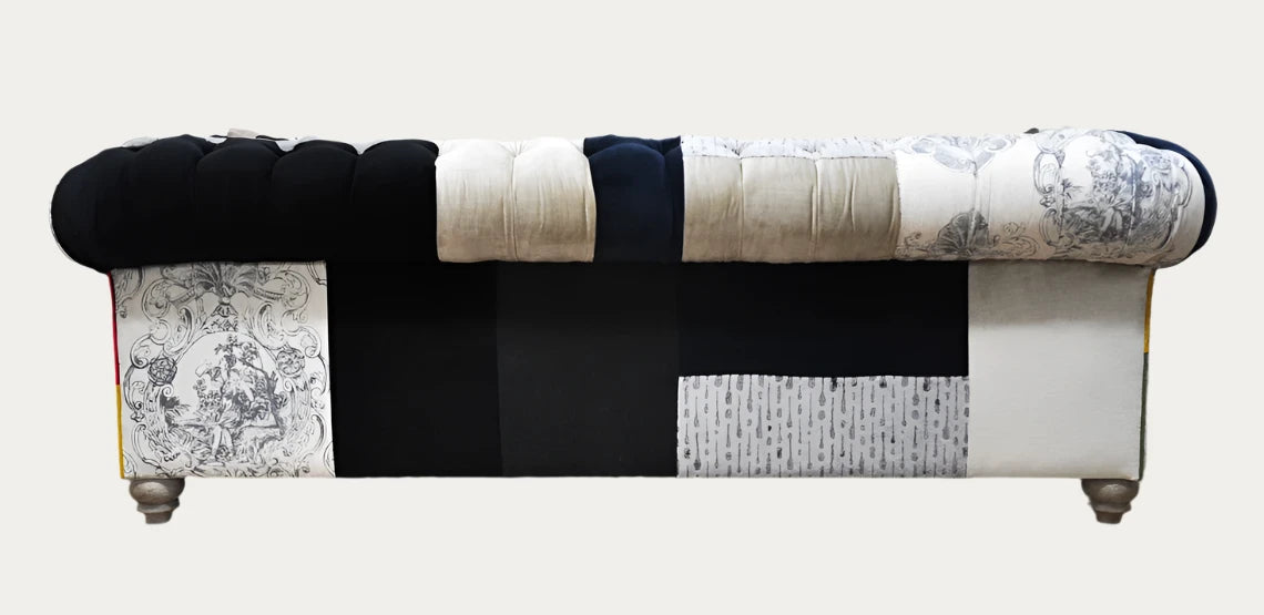  Patchwork-Design machen dieses Sofa zu einem echten Hingucker.