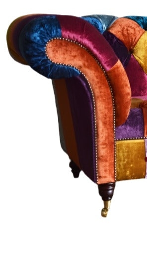 Buntes Chesterfield-Schlafsofa Miranda im Patchwork-Design, luxuriös und funktional.